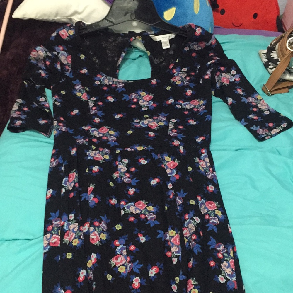 NWOT: floral dress with keyhole